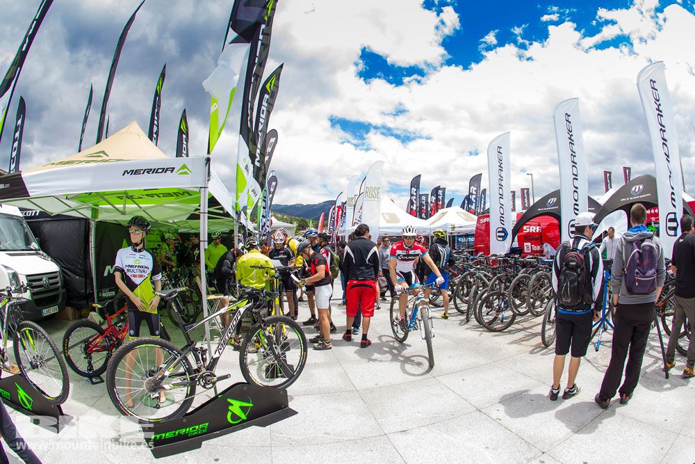 Zona Expo y exhibiciones Test The Best 2014-1