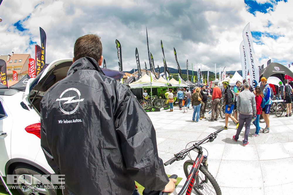 Zona Expo y exhibiciones Test The Best 2014-1
