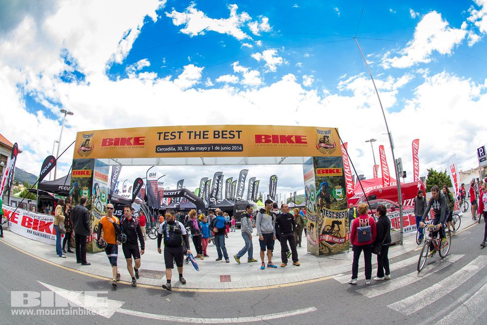 Zona Expo y exhibiciones Test The Best 2014-1