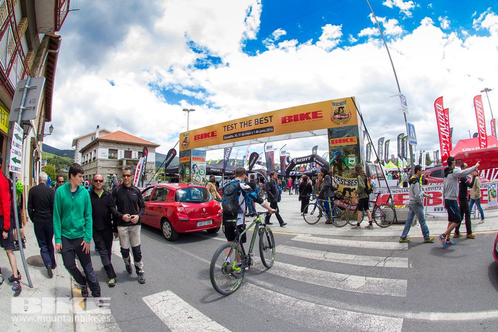 Zona Expo y exhibiciones Test The Best 2014-1