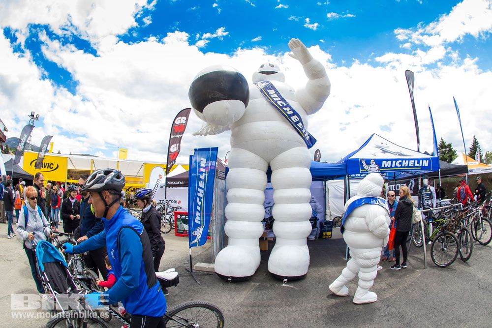Zona Expo y exhibiciones Test The Best 2014-1