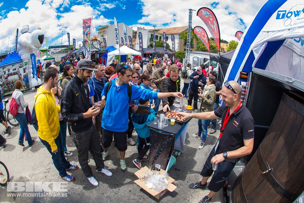 Zona Expo y exhibiciones Test The Best 2014-1