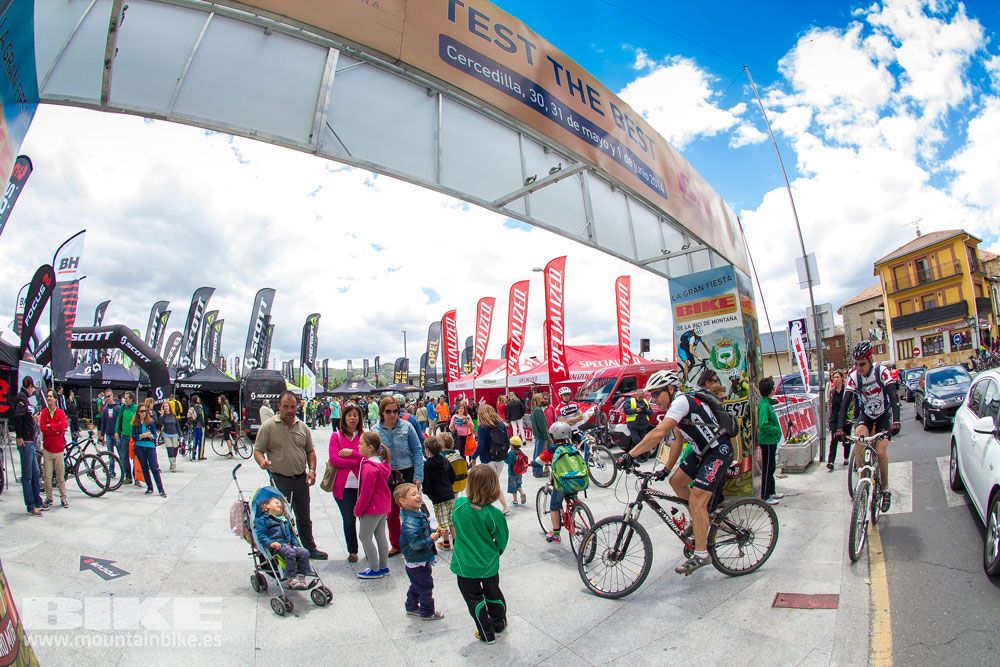 Zona Expo y exhibiciones Test The Best 2014-1