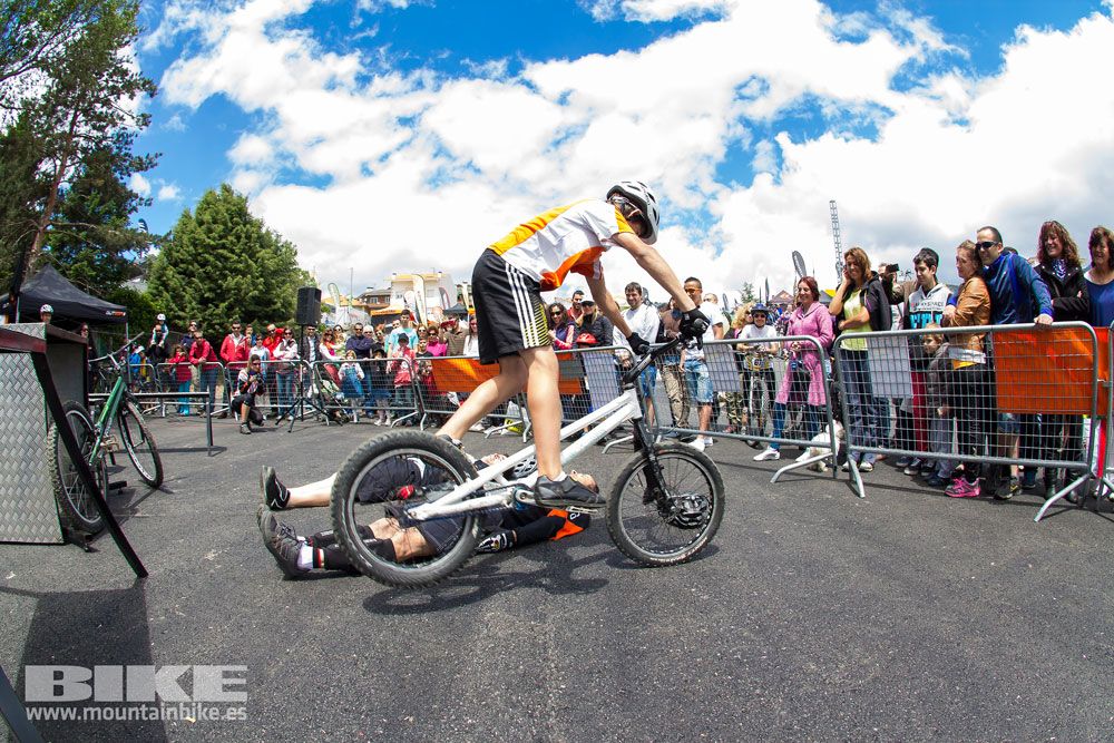 Zona Expo y exhibiciones Test The Best 2014-1