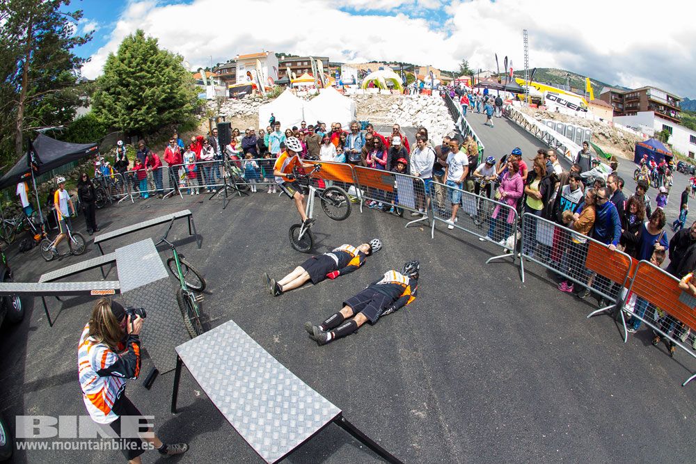 Zona Expo y exhibiciones Test The Best 2014-1