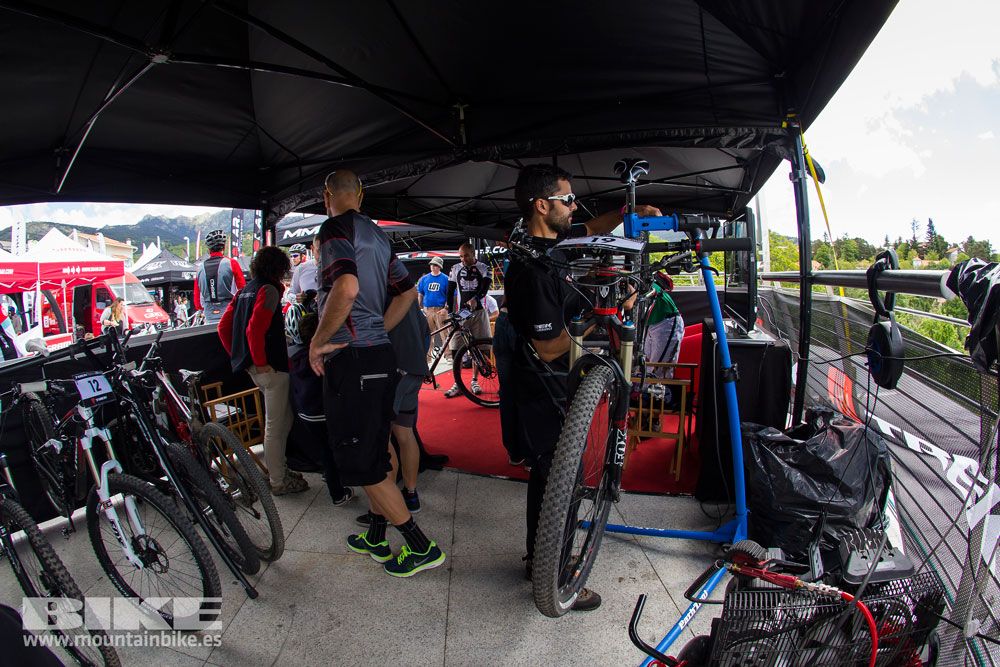 Zona Expo y exhibiciones Test The Best 2014-2