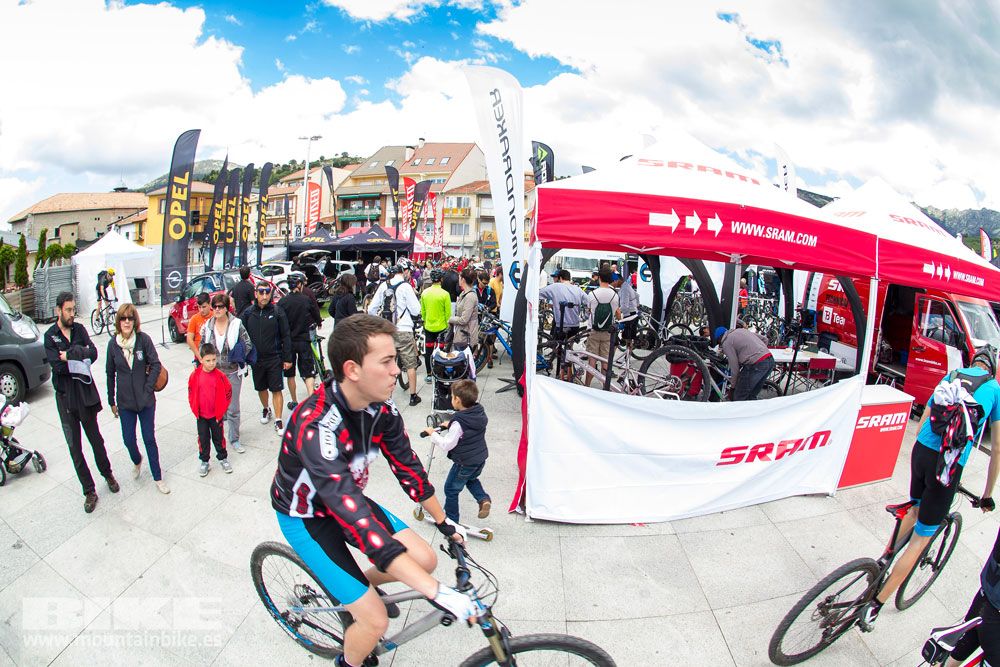 Zona Expo y exhibiciones Test The Best 2014-2