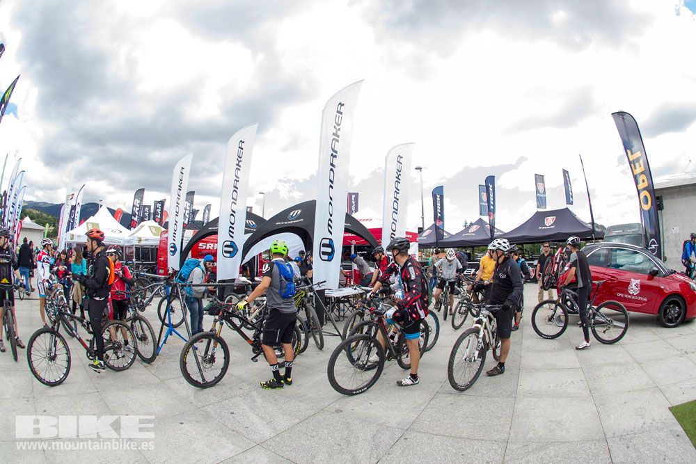 Zona Expo y exhibiciones Test The Best 2014-2