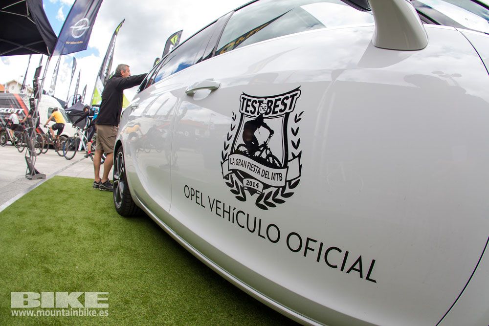 Zona Expo y exhibiciones Test The Best 2014-2