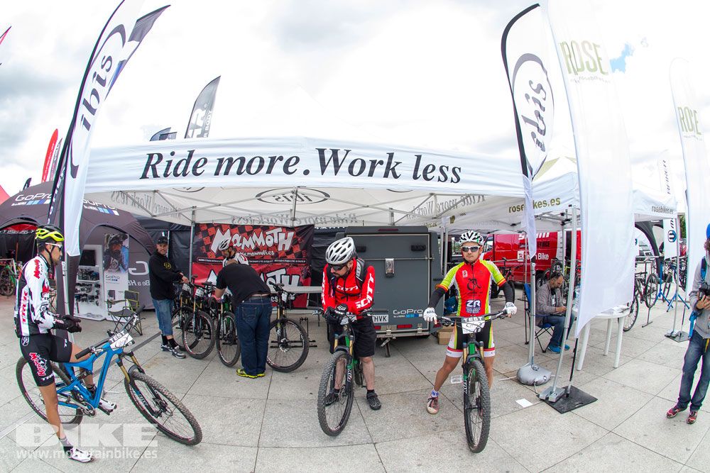 Zona Expo y exhibiciones Test The Best 2014-2