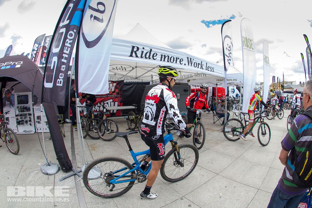 Zona Expo y exhibiciones Test The Best 2014-2