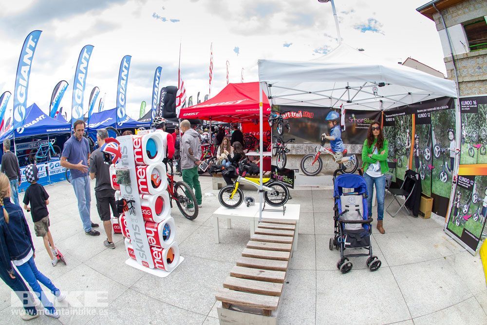 Zona Expo y exhibiciones Test The Best 2014-3