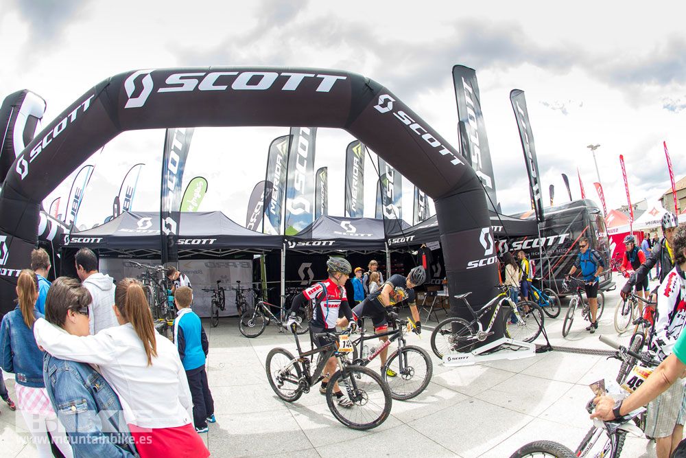 Zona Expo y exhibiciones Test The Best 2014-3