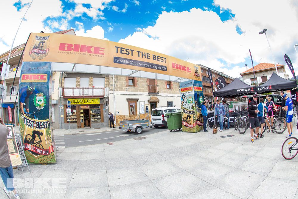 Zona Expo y exhibiciones Test The Best 2014-3