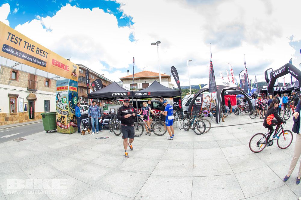 Zona Expo y exhibiciones Test The Best 2014-3