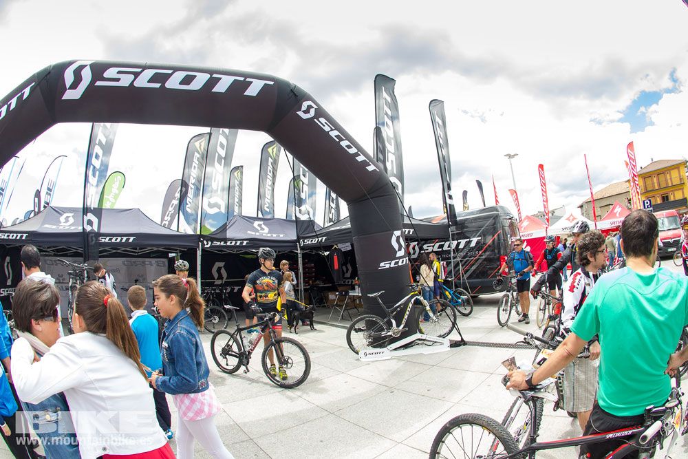 Zona Expo y exhibiciones Test The Best 2014-3