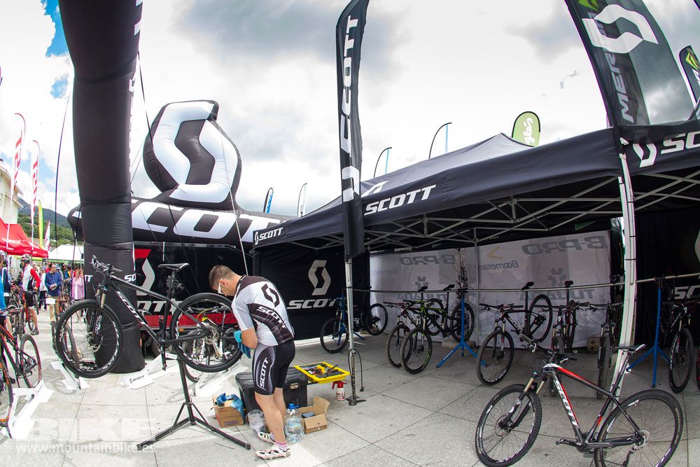Zona Expo y exhibiciones Test The Best 2014-3