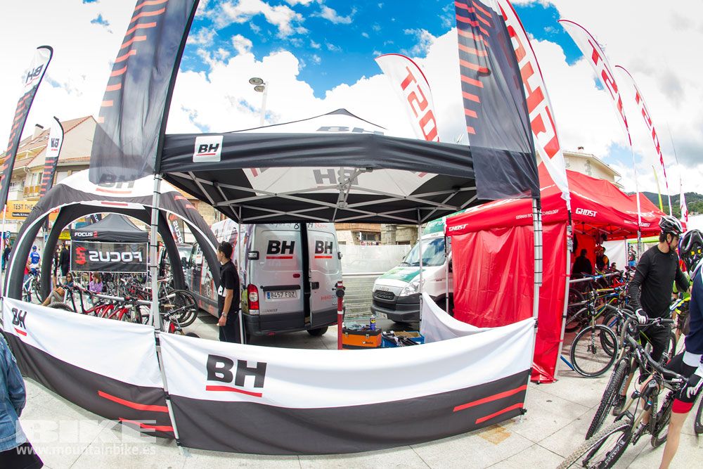 Zona Expo y exhibiciones Test The Best 2014-3