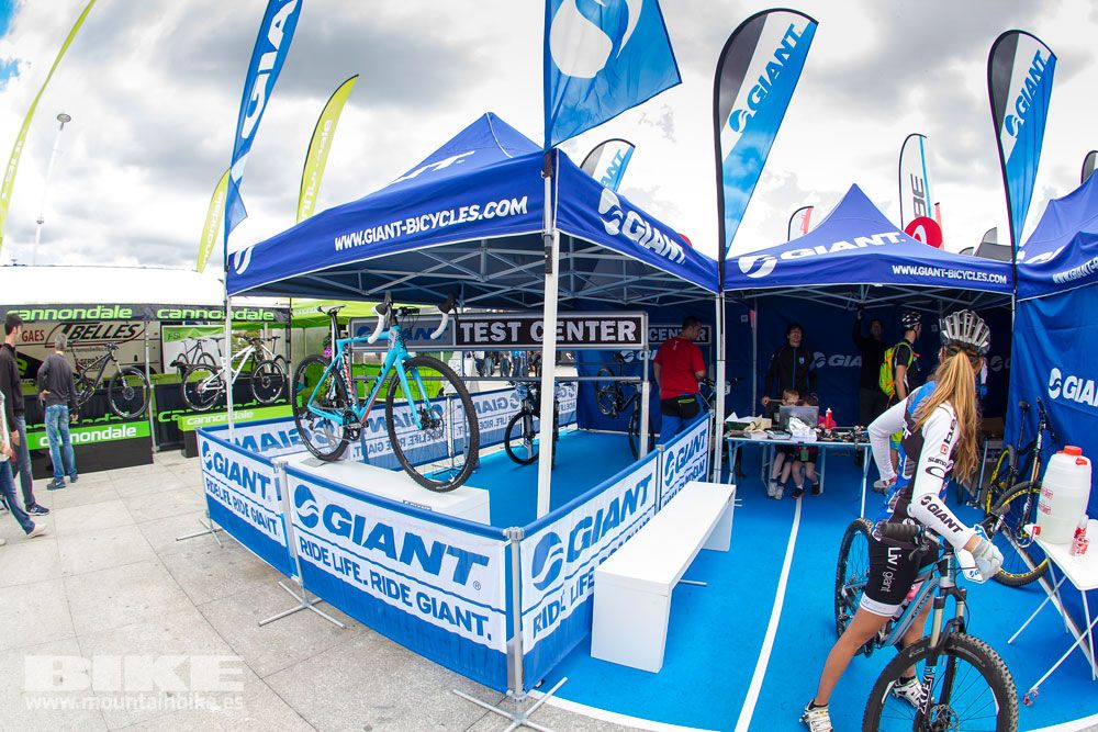 Zona Expo y exhibiciones Test The Best 2014-3