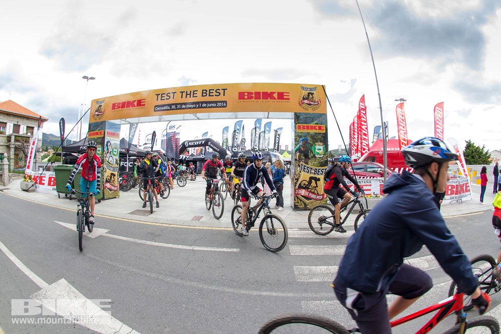 Zona Expo y exhibiciones Test The Best 2014-3
