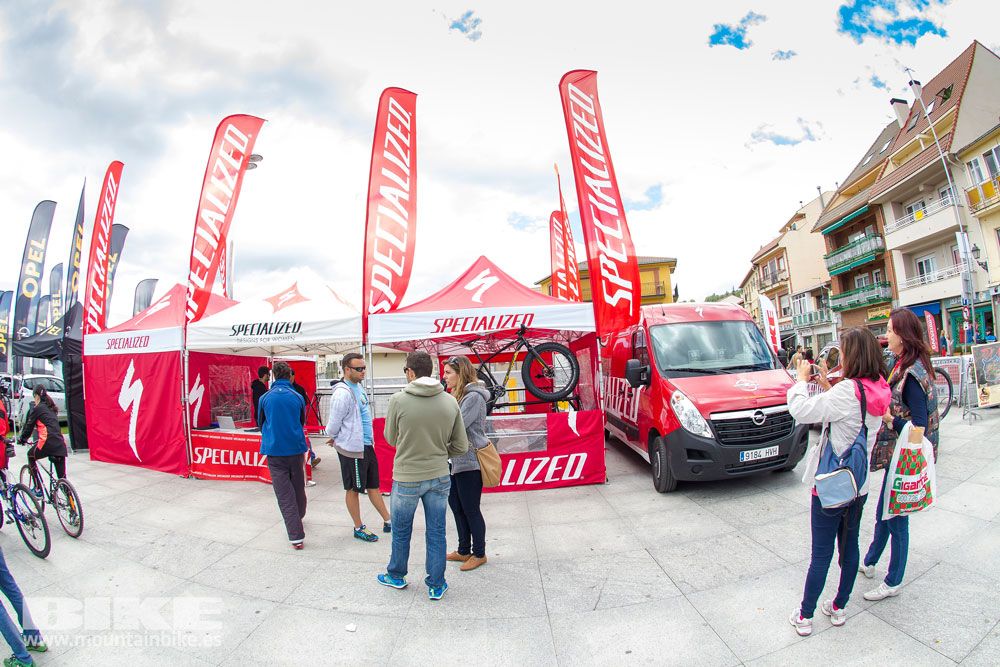 Zona Expo y exhibiciones Test The Best 2014-3