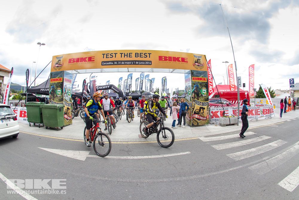 Zona Expo y exhibiciones Test The Best 2014-3