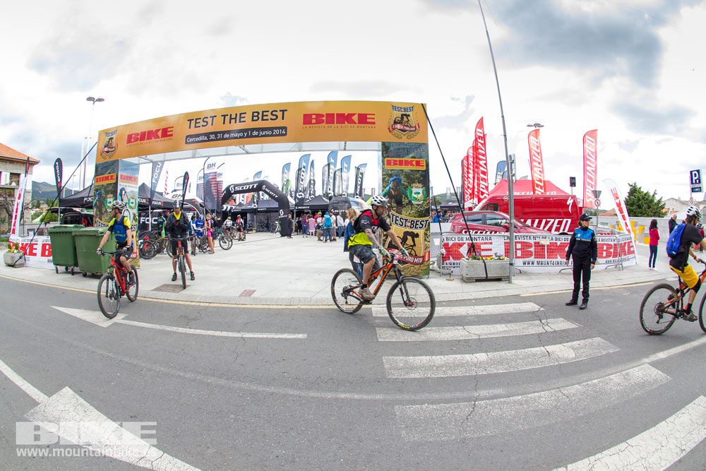 Zona Expo y exhibiciones Test The Best 2014-3