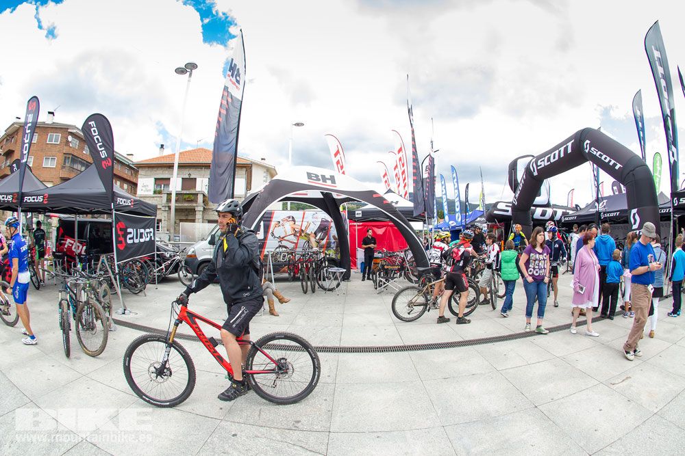 Zona Expo y exhibiciones Test The Best 2014-3
