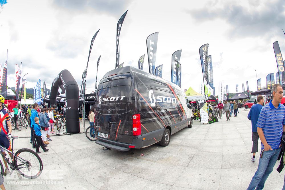 Zona Expo y exhibiciones Test The Best 2014-3