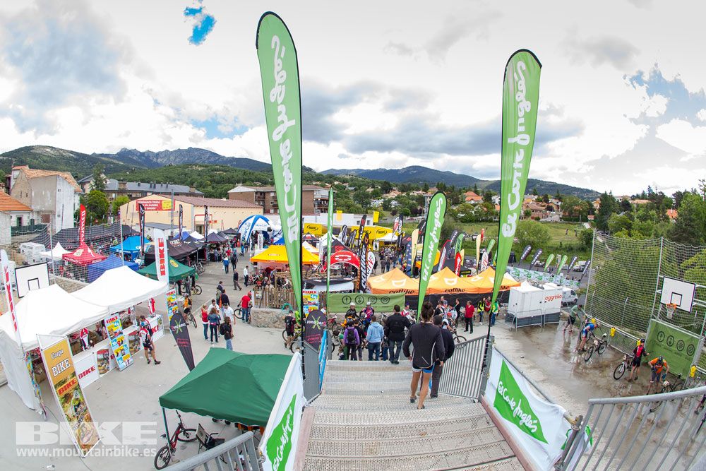 Zona Expo y exhibiciones Test The Best 2014-3