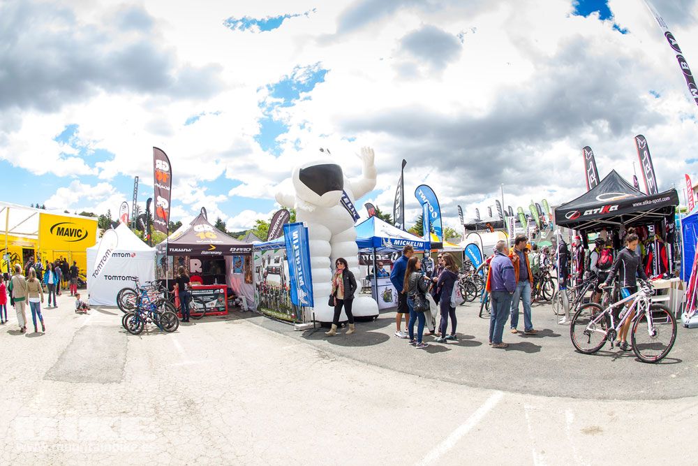 Zona Expo y exhibiciones Test The Best 2014-3