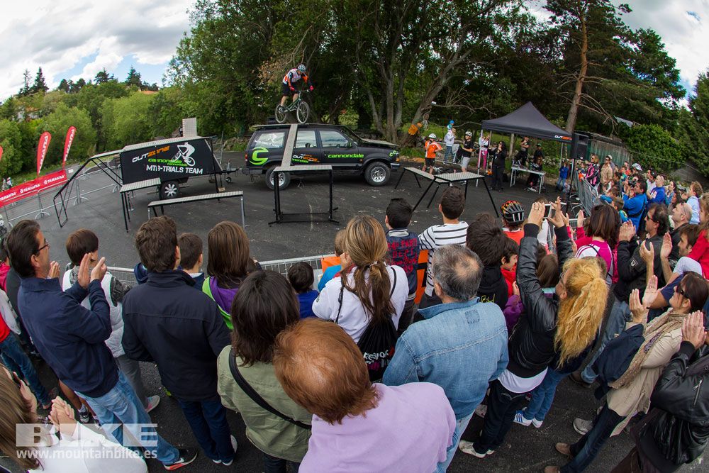 Zona Expo y exhibiciones Test The Best 2014-3