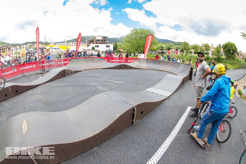 Zona Expo y exhibiciones Test The Best 2014-3