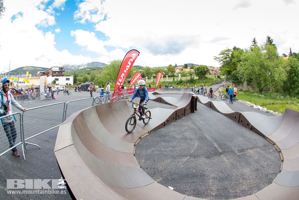 Zona Expo y exhibiciones Test The Best 2014-3