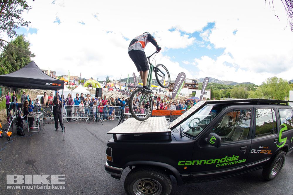 Zona Expo y exhibiciones Test The Best 2014-3