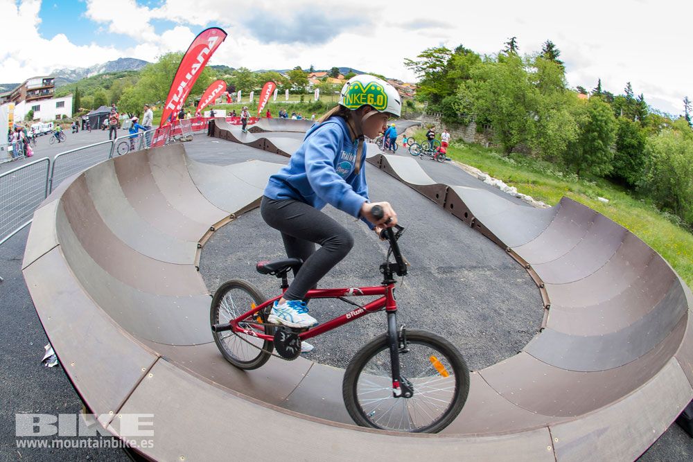 Zona Expo y exhibiciones Test The Best 2014-3