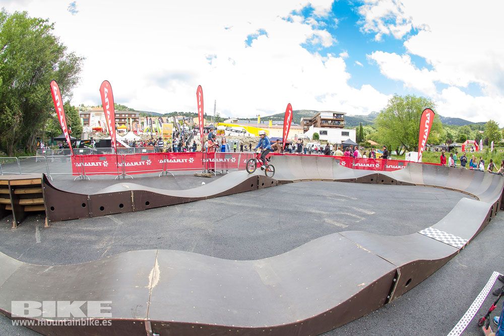 Zona Expo y exhibiciones Test The Best 2014-3