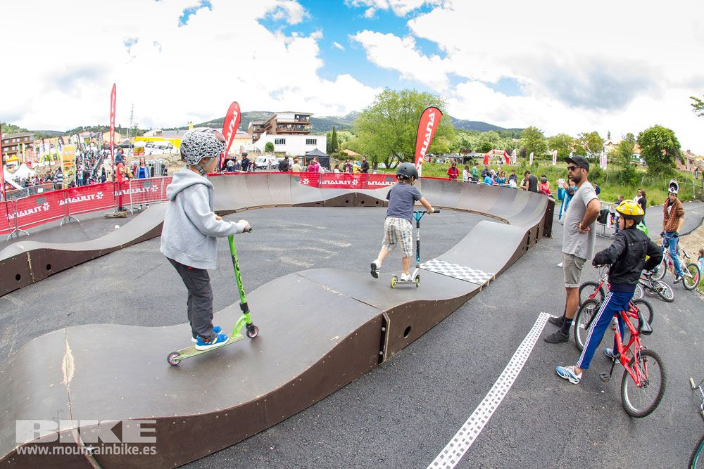 Zona Expo y exhibiciones Test The Best 2014-3