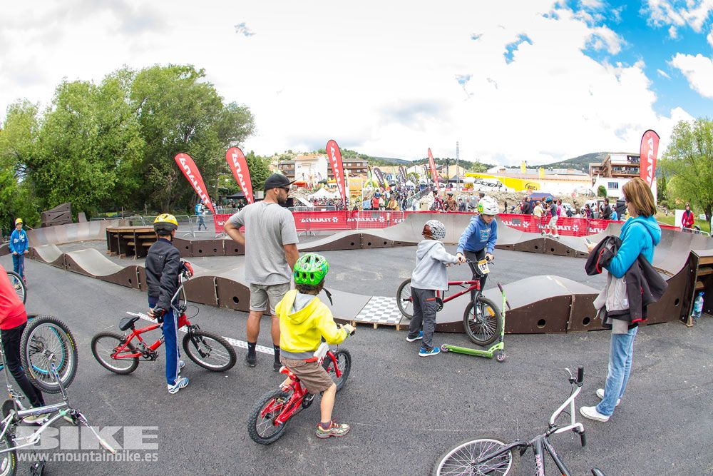 Zona Expo y exhibiciones Test The Best 2014-3