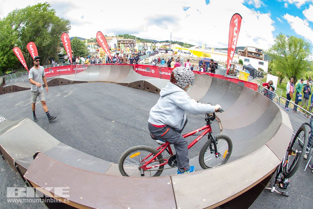 Zona Expo y exhibiciones Test The Best 2014-3