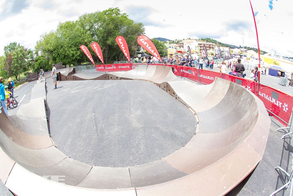 Zona Expo y exhibiciones Test The Best 2014-3