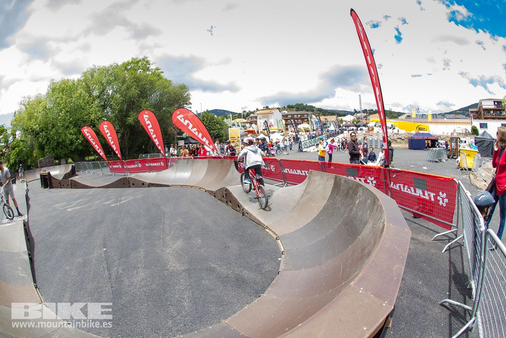 Zona Expo y exhibiciones Test The Best 2014-3