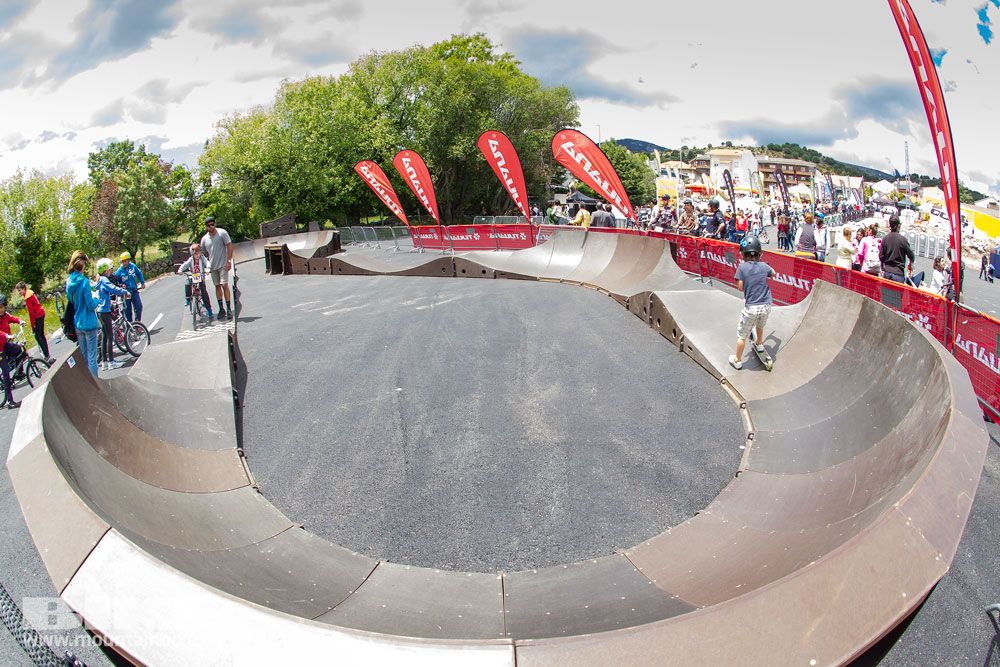 Zona Expo y exhibiciones Test The Best 2014-3