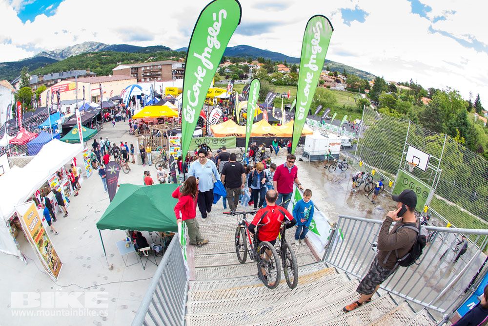 Zona Expo y exhibiciones Test The Best 2014-3