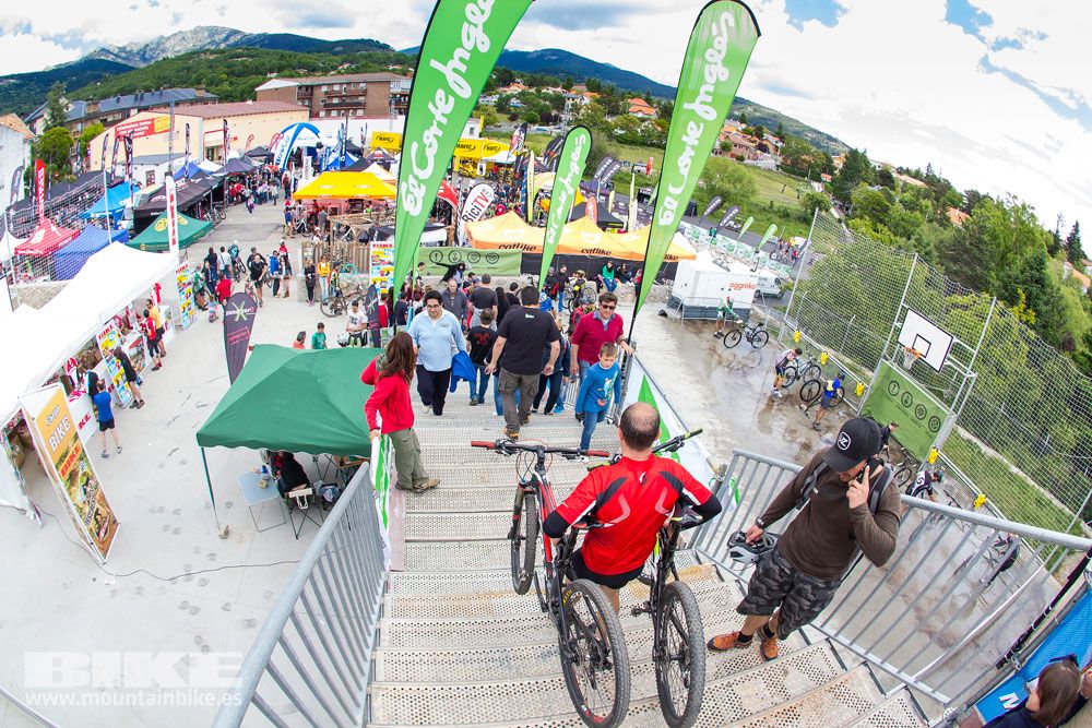 Zona Expo y exhibiciones Test The Best 2014-3