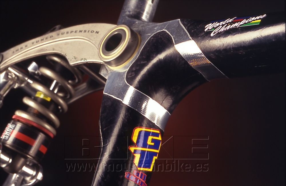 Bicis históricas: GT LTS Termoplástico 1996