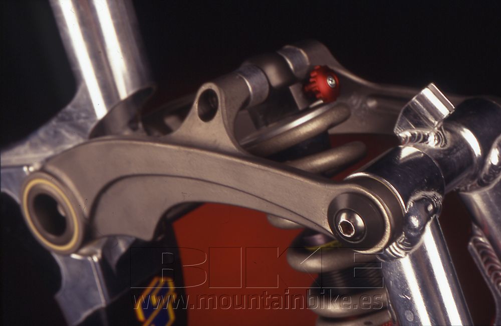 Bicis históricas: GT LTS Termoplástico 1996