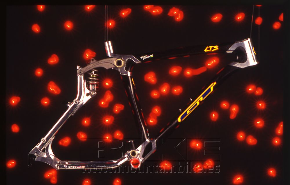 Bicis históricas: GT LTS Termoplástico 1996