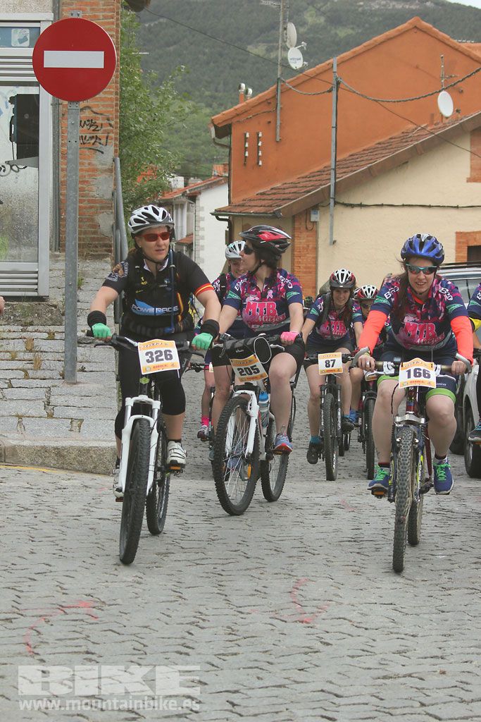 B-Pro MTB de la Mujer 2016, salida