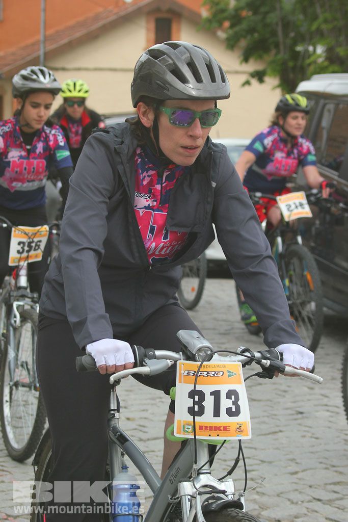 B-Pro MTB de la Mujer 2016, salida